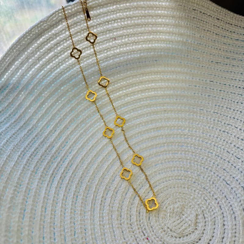 قلادة فان كليف 9 وردات