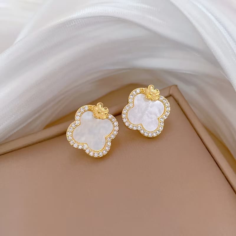 طقم فان كليف الابيض