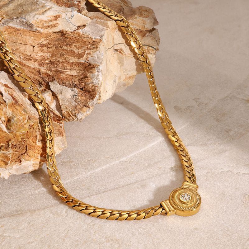 قلادة  الانيقه